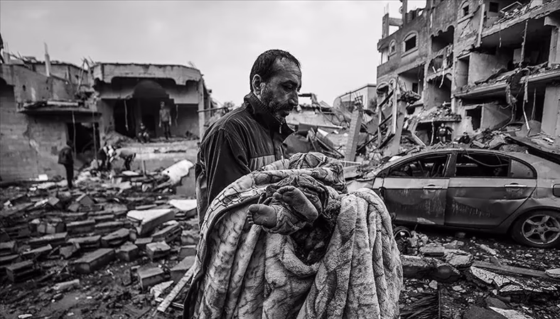 İsrail Ordusu Katliamlarına Devam Ediyor… Gazze Şeridi’nde Yardım Bekleyen Filistinliler Öldürüldü