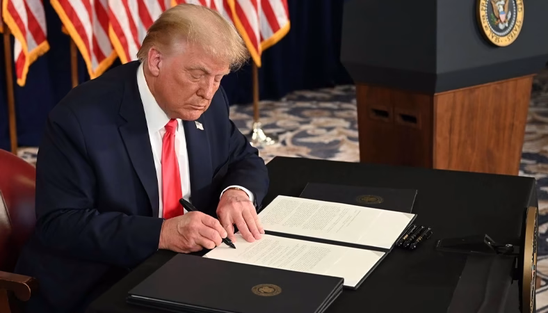 Turmp, Pentagon’un Adını “Savaş Bakanlığı” Yaptı